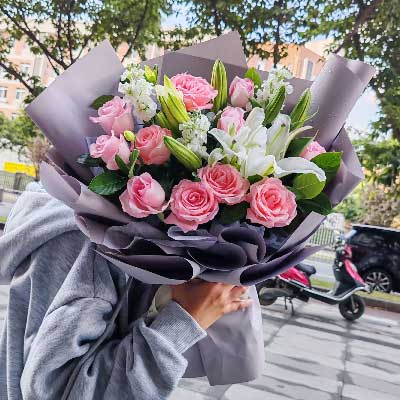乐山11朵戴安娜粉玫瑰百合，与你一起追逐梦想