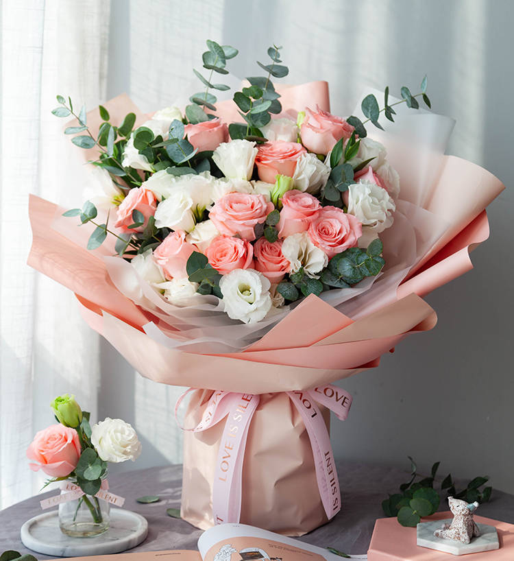 乐山姐姐生日，送花给她，让她笑得像花儿一样