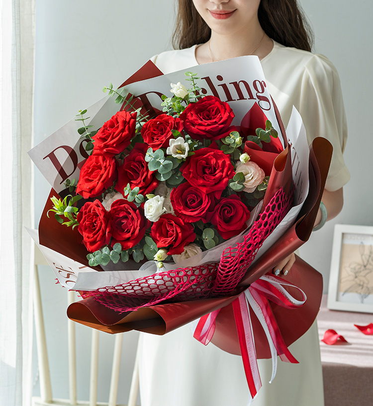 乐山女朋友生日,送玫瑰花束合适还是百合花更好?